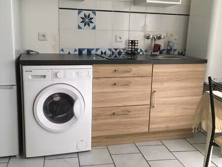 a louer pour 1 personne studio meublé avec terrasse