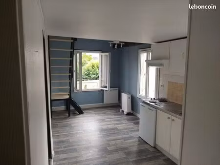 studio en duplex situé dans un bâtiment ancien. saint leu d'esserent