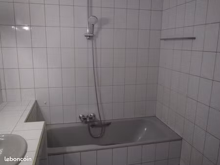 location appartement 3 pièces  cuisine   salle de bain 70 m2