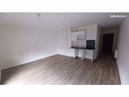 location grand studio villepinte vert galant