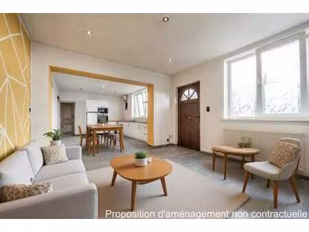 agréable maison située dans une ruelle calme de dour