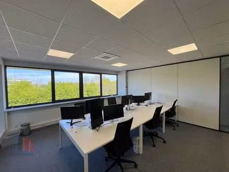 339 m² d'espace de bureaux après l'autoroute e40