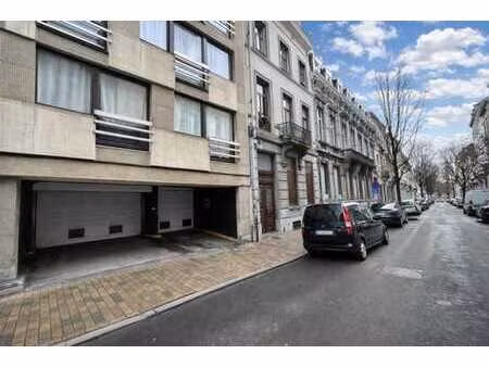 st-gilles/av louise - place de parking