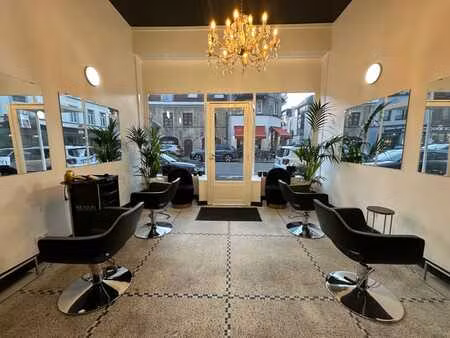 salon de coiffure à remettre (clé en main)