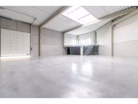 zi sud : entrepôt neuf de 271 m² + mezzanine de 43 m²