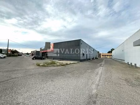 location commerce 1100 m² à avignon (84000)