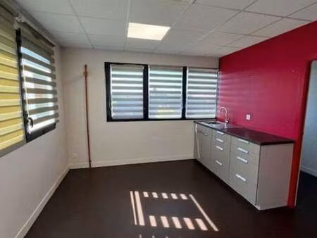 vente bureaux et commerces à laval (53000) : à vendre / 68m² laval