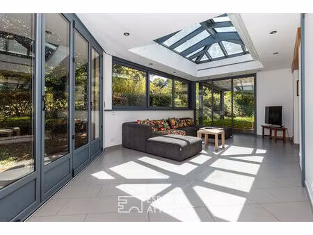 maison de caractère au potentiel d'accueil touristique  proche du centre bourg