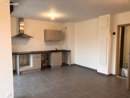 appartement t2 /43 m2 / parking /nimes