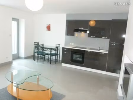 f2 meublé tv lave linge vaisselles parking