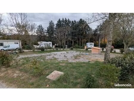 terrain / emplacement 330m² sur gravier et pelouse  tous réseaux disponibles