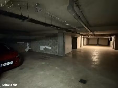 à louer – place de parking loue place de parking située dans un immeuble sécurisé. accès f