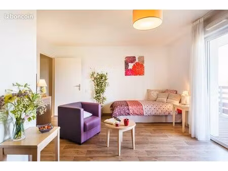 t1  balcon et parking dans résidence sécurisée