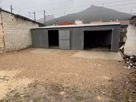 location local de stockage boxe + place parking sécurisée 54m2