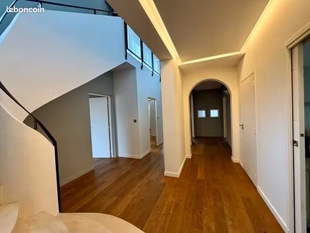 maison de ville 5 pièces 200 m²