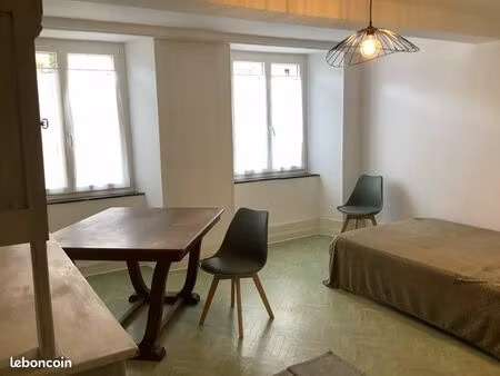 location studio meublé