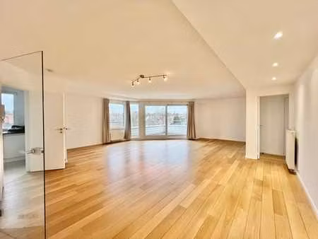 stockel - appart 3ch. avec terrasse et parking