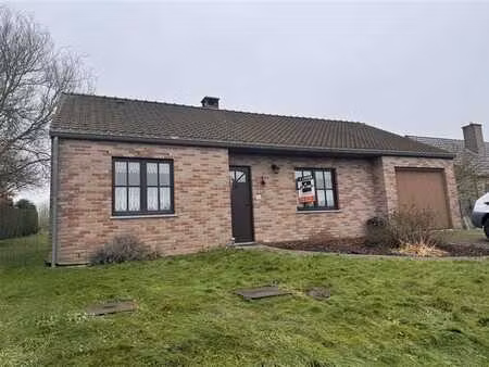 villa plain-pied avec garage et jardin dans un joli quartier