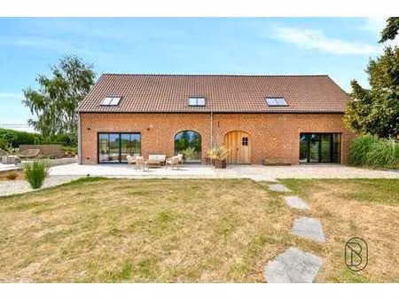 charmante maison récente sur 3.815 m²  superbe vue!