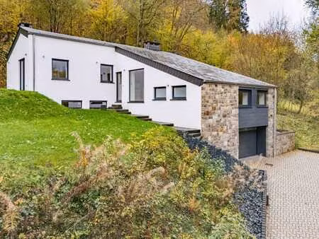 maison 4 façades entièrement rénovée à houffalize