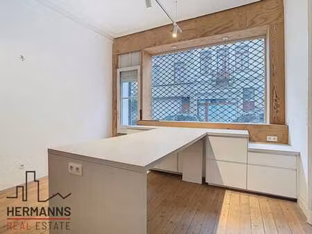 porte de hal // local commercial