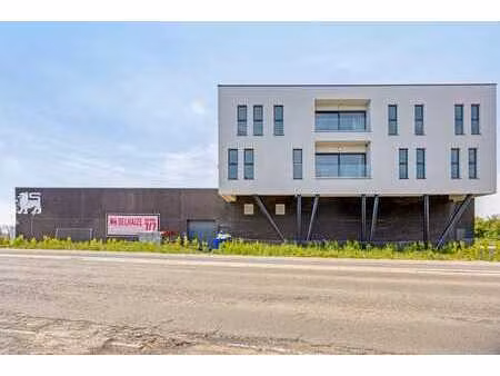 box de garage sécurisé de +/- 30 m2