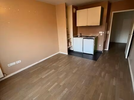 studio - proche tram