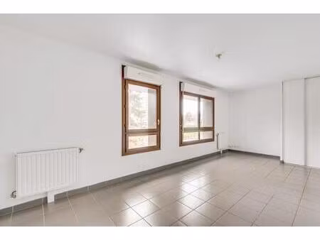 moderne studio à bobigny avec parking