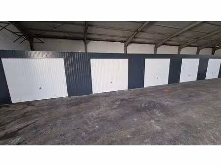 location garage box et parking à vannes (56000) : à louer / 22m² vannes