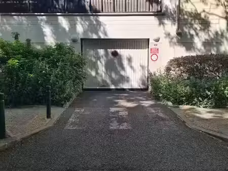 vente parking à villeneuve-la-garenne (92390)  12 500 €