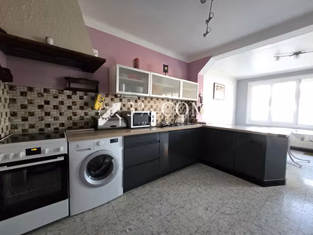 maison semi individuelle de 1960 avec 3ch + double garage + jardin