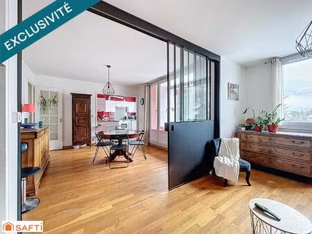 t5 lumineux dans résidence verdoyante