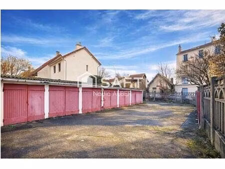 ensemble de garages + parking sur parcelle de 269 m² – opportunité investisseurs – choisy-