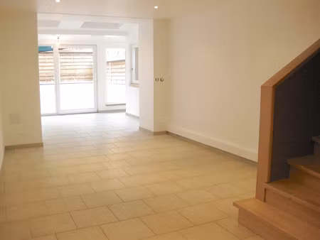 andlau : maison de ville rénovée  terrasse  parking