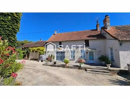 propriété pleine de charme à chaumussay (37350) – granges  dépendances et nature préservée