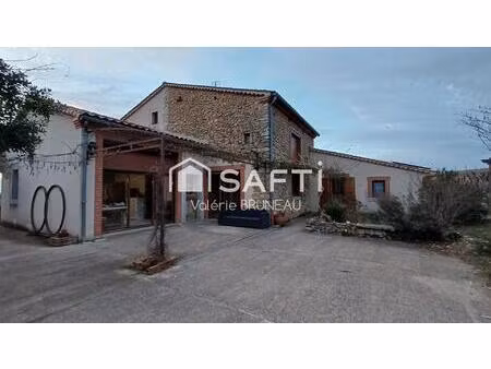 corps de ferme rénové avec piscine et dépendances