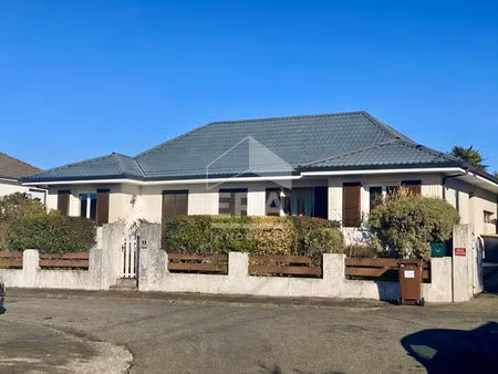 maison chaleureuse de plain-pied de 118.7 m2  3 chambres