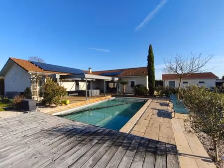 villa contemporaine de plain-pied avec piscine et grand garage