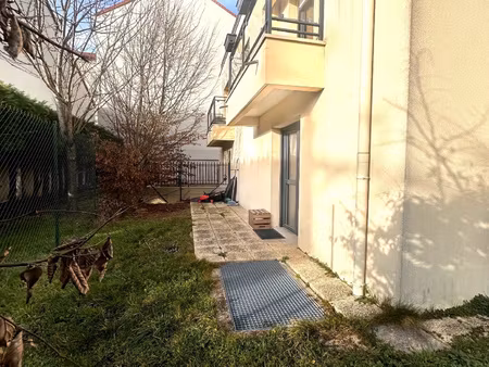 gare a pied - jardin privatif - residence recente - parking