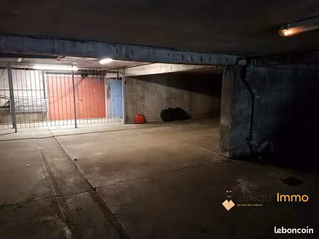 lot de 2 stationnements sécurisés