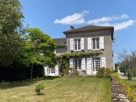 maison de 8 pièces de 211 m² à saint-mathieu