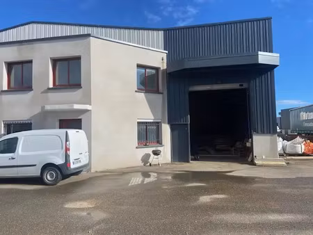 saint priest  local 380 m2 dont bureaux 50 m2