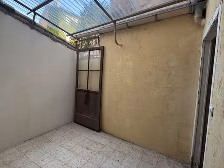 t2 centre ville avec cour privative