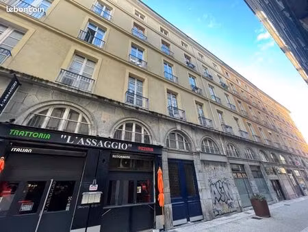 location grenoble f1