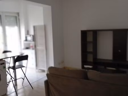 t2 avec jardinet à bordeaux bastide