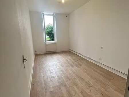 t4 luminueux dans bel immeuble en pierre