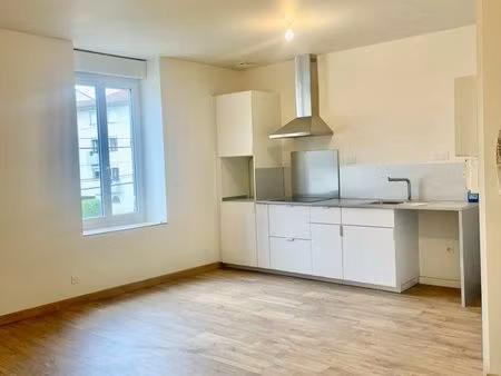 à louer grand t2 neuf 52m2