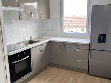 apparemment 3 pièces 60m2 + terrasse 10m2 + parking