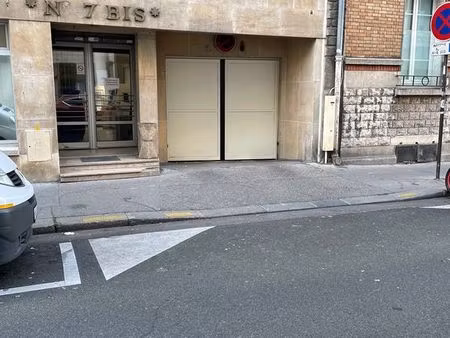 location parking 7 rue g agutte  sortie rue vauvenargue parie 18ème