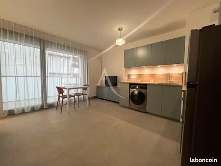 studio 1 pièce 29 m²
